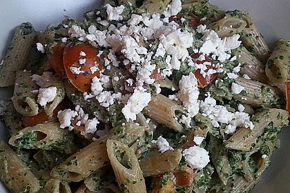 Nudeln mit Spinat, Schafskäse und Tomate 48