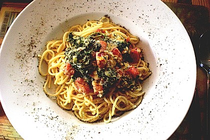 Nudeln mit Spinat, Schafskäse und Tomate 7