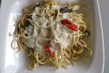 Nudeln mit Spinat, Schafskäse und Tomate 54