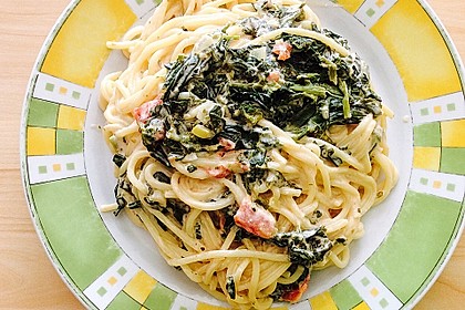 Nudeln mit Spinat, Schafskäse und Tomate 12