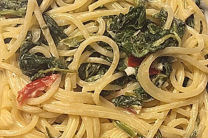Nudeln mit Spinat, Schafskäse und Tomate 29