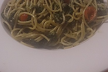 Nudeln mit Spinat, Schafskäse und Tomate 56
