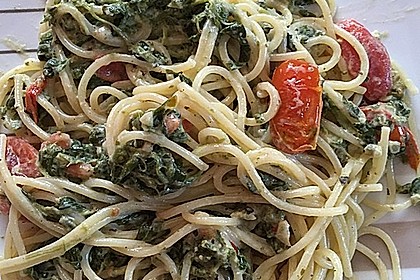 Nudeln mit Spinat, Schafskäse und Tomate 33