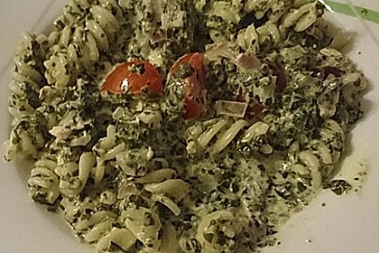 Nudeln mit Spinat, Schafskäse und Tomate 34
