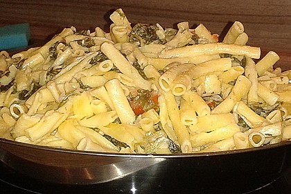 Nudeln mit Spinat, Schafskäse und Tomate 47
