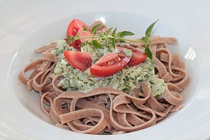 Nudeln mit Spinat, Schafskäse und Tomate 51