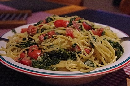 Nudeln mit Spinat, Schafskäse und Tomate 13