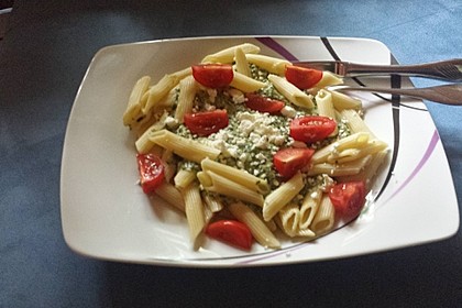 Nudeln mit Spinat, Schafskäse und Tomate 44