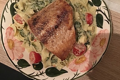 Nudeln mit Spinat, Schafskäse und Tomate 42