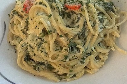 Nudeln mit Spinat, Schafskäse und Tomate 9