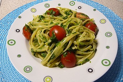 Nudeln mit Spinat, Schafskäse und Tomate 1