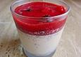 Stracciatella-Panna cotta mit Erdbeeren