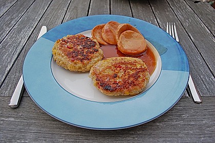 Gem&uuml;sebratlinge mit gebratener Putenfleischwurst