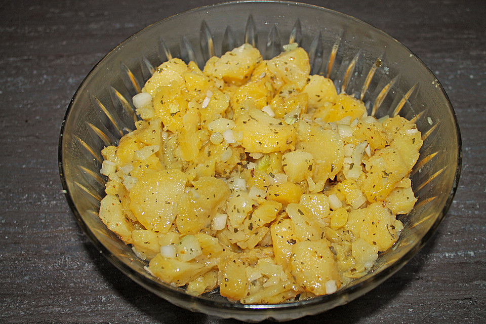 Kartoffelsalat ohne Mayonnaise (Rezept mit Bild) von magicbine ...