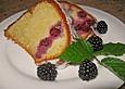 Zitronenkuchen mit Brombeeren