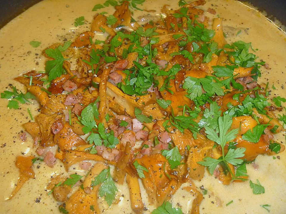 Kalbsgeschnetzeltes mit frischen Pfifferlingen (Rezept mit Bild ...