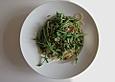 Pasta mit Rucola, Tomaten und Pinienkernen