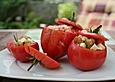 Gef&uuml;llte Fleischtomaten mit Muskatnusscro&ucirc;tons und Mozzarella