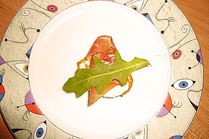 Rosmarin-Parmesantaler mit Lachsschinken und Rucola 2