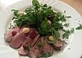 Feldsalat mit gebratener Entenbrust, karamellisierten Macadamian&uuml;ssen und Himbeerdressing