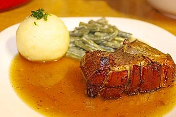 Knuspriger Schweinekrustenbraten