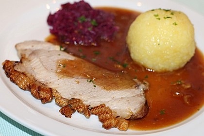 Knuspriger Schweinekrustenbraten