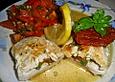 Mediterran gef&uuml;llte Putenbrust mit Knoblauch-Tomaten-Beilage