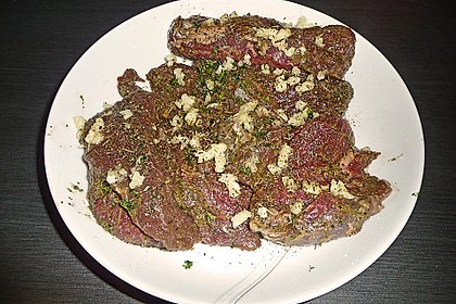 Lamm in Kr&auml;uterkruste mit Rotweinsauce und Kartoffelgratin 2