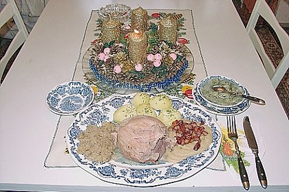 Berliner Eisbein mit Sauerkraut und Erbsenp&uuml;ree