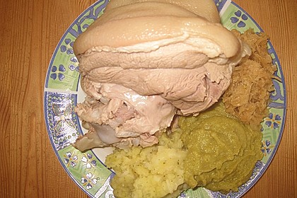 Berliner Eisbein mit Sauerkraut und Erbsenp&uuml;ree 2