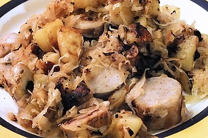 Kartoffel-Bratwurst Pfanne mit Sauerkraut 4