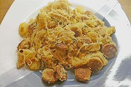 Kartoffel-Bratwurst Pfanne mit Sauerkraut 7