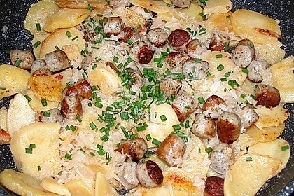Kartoffel-Bratwurst Pfanne mit Sauerkraut 5