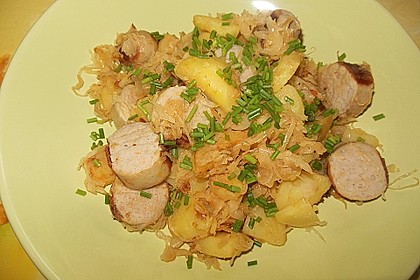 Kartoffel-Bratwurst Pfanne mit Sauerkraut 1