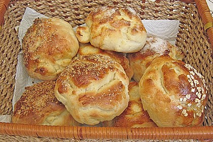 Finnische kleine s&uuml;&szlig;e Br&ouml;tchen (Pikkupullat)