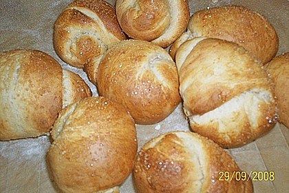 Finnische kleine s&uuml;&szlig;e Br&ouml;tchen (Pikkupullat) 1