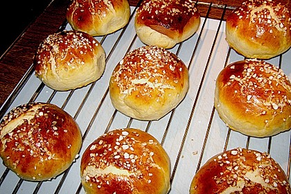 Finnische kleine s&uuml;&szlig;e Br&ouml;tchen (Pikkupullat) 2