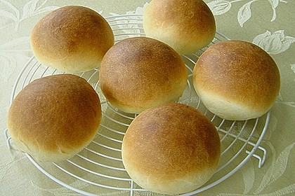 Finnische kleine s&uuml;&szlig;e Br&ouml;tchen (Pikkupullat) 3