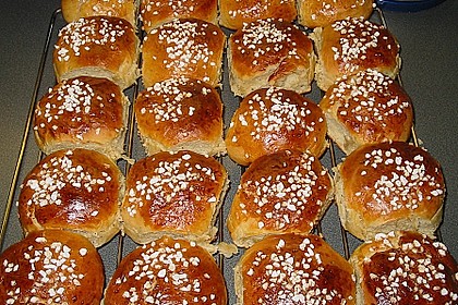 Finnische kleine s&uuml;&szlig;e Br&ouml;tchen (Pikkupullat) 4