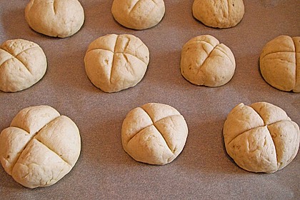 Finnische kleine s&uuml;&szlig;e Br&ouml;tchen (Pikkupullat) 5