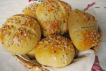 Finnische kleine s&uuml;&szlig;e Br&ouml;tchen (Pikkupullat) 6