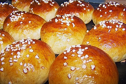 Finnische kleine s&uuml;&szlig;e Br&ouml;tchen (Pikkupullat) 8