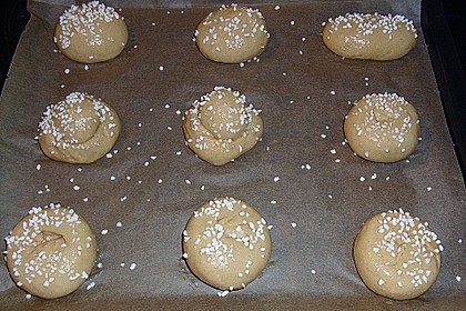 Finnische kleine s&uuml;&szlig;e Br&ouml;tchen (Pikkupullat) 13