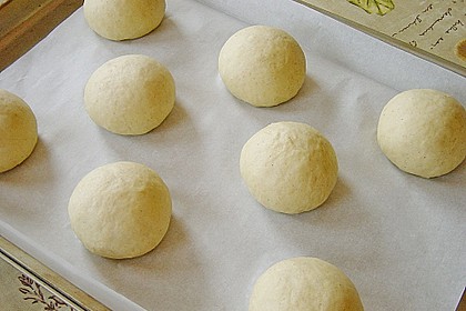 Finnische kleine s&uuml;&szlig;e Br&ouml;tchen (Pikkupullat) 18