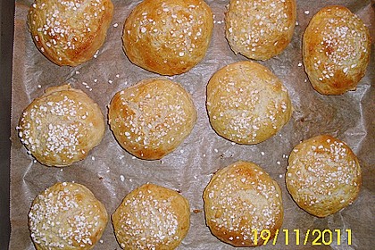 Finnische kleine s&uuml;&szlig;e Br&ouml;tchen (Pikkupullat) 22