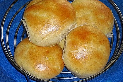 Finnische kleine s&uuml;&szlig;e Br&ouml;tchen (Pikkupullat) 24