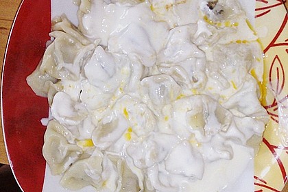 Manti mit Joghurtsauce und Paprikabutter 8