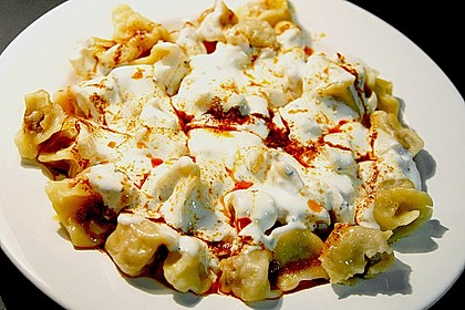 Manti mit Joghurtsauce und Paprikabutter 9