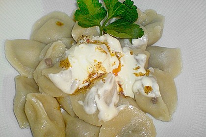 Manti mit Joghurtsauce und Paprikabutter 12