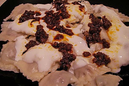 Manti mit Joghurtsauce und Paprikabutter 16